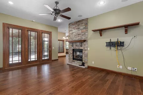 Living - 3436 S Horseshoe Ave, Springfield, MO 65804 photo 3 of 7