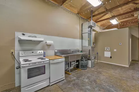 Kitchen - 3436 S Horseshoe Ave, Springfield, MO 65804 photo 5 of 5