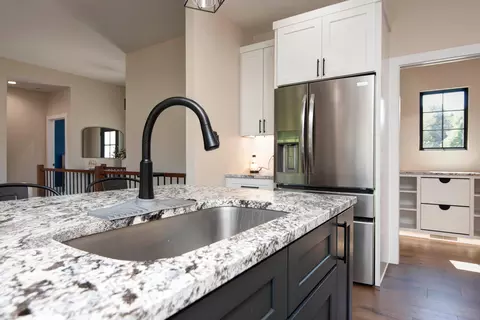 Kitchen - 1367 S Casa Grande Ave, Springfield, MO 65802 photo 2 of 6
