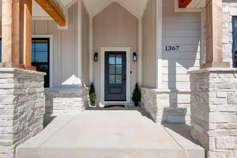 Exterior - 1367 S Casa Grande Ave, Springfield, MO 65802 photo 6 of 11
