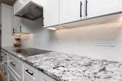 Kitchen - 1367 S Casa Grande Ave, Springfield, MO 65802 photo 4 of 6