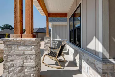 Exterior - 1367 S Casa Grande Ave, Springfield, MO 65802 photo 5 of 11