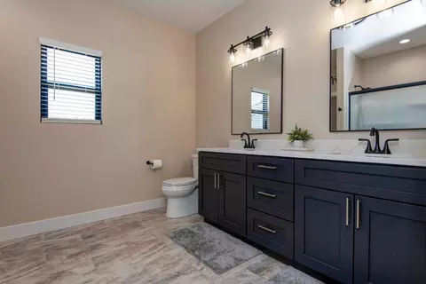 Bath - 1367 S Casa Grande Ave, Springfield, MO 65802 photo 1 of 5