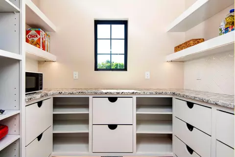 Kitchen - 1367 S Casa Grande Ave, Springfield, MO 65802 photo 5 of 6
