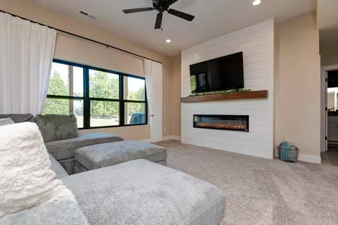 Living - 1367 S Casa Grande Ave, Springfield, MO 65802 photo 3 of 3