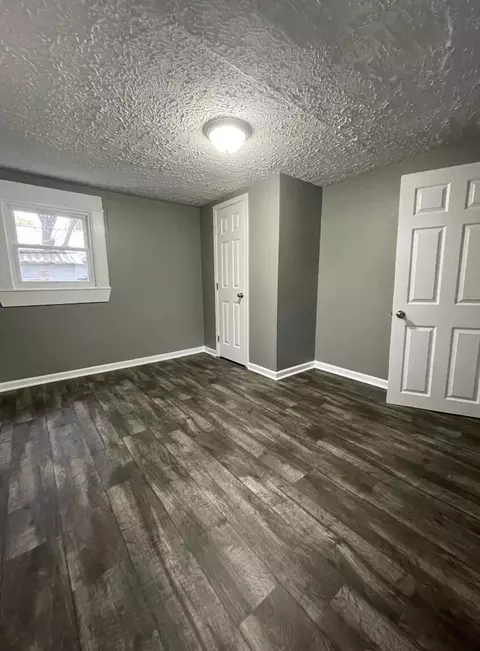 Bedroom - 911 S Missouri Ave, Springfield, MO 65806 photo 2 of 3