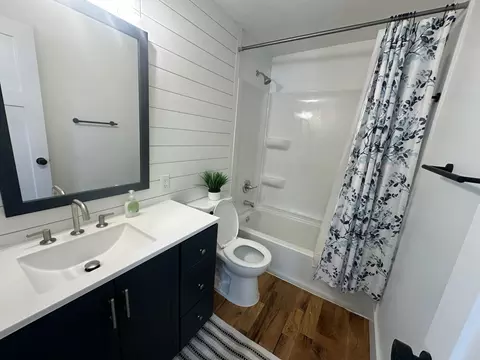 Bath - 1657 E Division St, Springfield, MO 65803 photo 1 of 1
