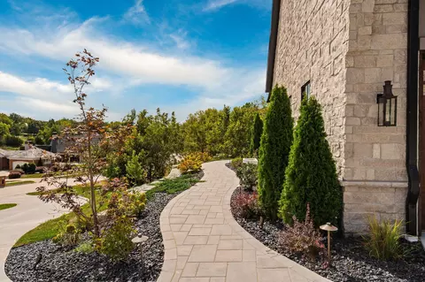 Exterior - 5705 S Castlebay Dr, Springfield, MO 65809 photo 12 of 25