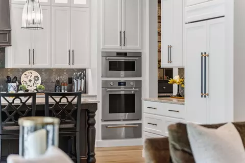 Kitchen - 5705 S Castlebay Dr, Springfield, MO 65809 photo 6 of 10