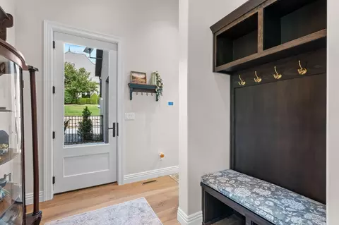 Entry Way - 5705 S Castlebay Dr, Springfield, MO 65809 photo 5 of 9