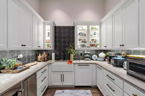 Kitchen - 5705 S Castlebay Dr, Springfield, MO 65809 photo 9 of 10
