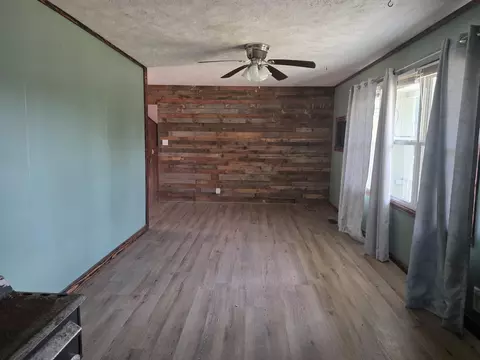 Living - 515 S Beverly St, Billings, MO 65610 photo 3 of 3