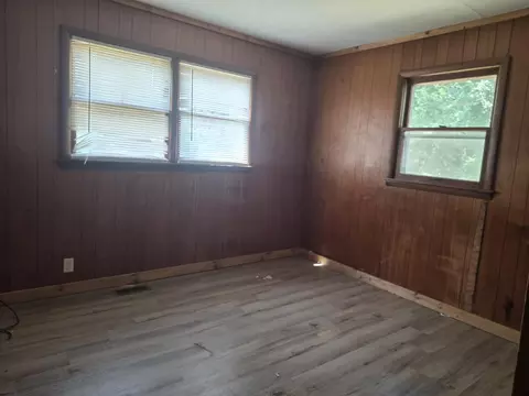 Bedroom - 515 S Beverly St, Billings, MO 65610 photo 3 of 4