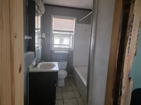 Bath - 515 S Beverly St, Billings, MO 65610 photo 1 of 1