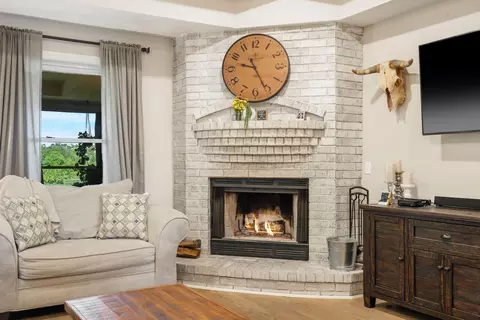 Living - 307 S 38th St, Nixa, MO 65714 photo 1 of 1