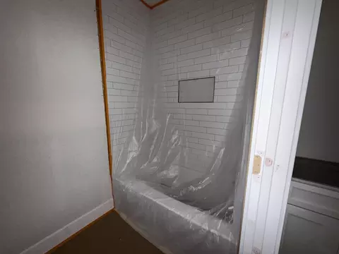 Bath - 1795 W Gaslight Dr, Springfield, MO 65810 photo 3 of 3