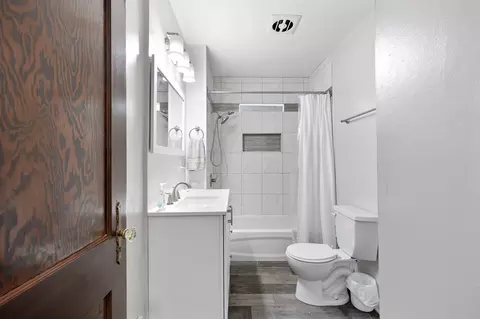 Bath - 308 E Centennial Ave, Carthage, MO 64836 photo 1 of 2