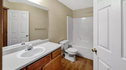 Bath - 505 Silverleaf Ln, Willard, MO 65781 photo 3 of 3