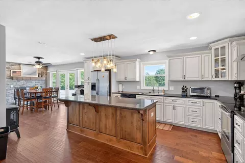 Kitchen - 4967 E Farm Road 66, Springfield, MO 65803 photo 1 of 4