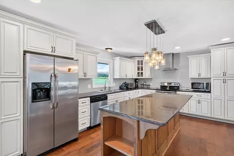 Kitchen - 4967 E Farm Road 66, Springfield, MO 65803 photo 3 of 4