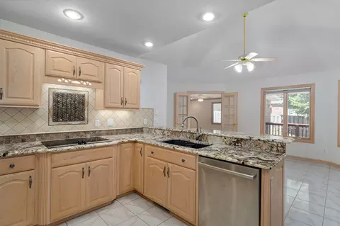 Kitchen - 2705 E Shady Glen Dr, Springfield, MO 65804 photo 3 of 3