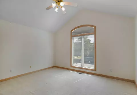 Bedroom - 2705 E Shady Glen Dr, Springfield, MO 65804 photo 2 of 3