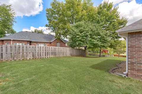 Exterior - 2705 E Shady Glen Dr, Springfield, MO 65804 photo 8 of 10