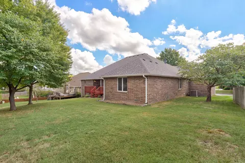 Exterior - 2705 E Shady Glen Dr, Springfield, MO 65804 photo 7 of 10