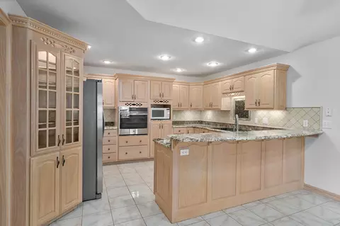 Kitchen - 2705 E Shady Glen Dr, Springfield, MO 65804 photo 1 of 3