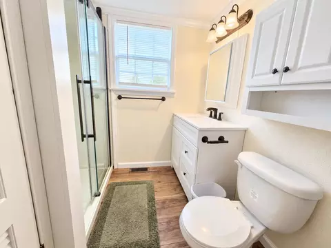 Bath - 821 Main St, Cabool, MO 65689 photo 2 of 2