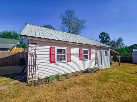 Exterior - 821 Main St, Cabool, MO 65689 photo 3 of 8