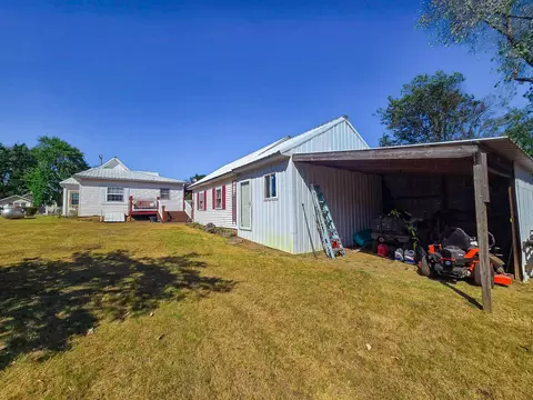 Exterior - 821 Main St, Cabool, MO 65689 photo 4 of 8