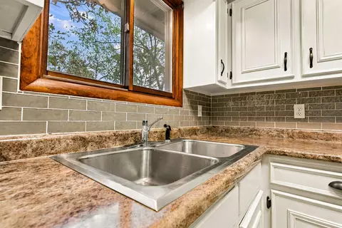 Kitchen - 500 Bluebird Ln, Shell Knob, MO 65747 photo 3 of 3