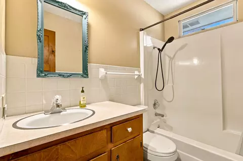 Bath - 500 Bluebird Ln, Shell Knob, MO 65747 photo 2 of 3