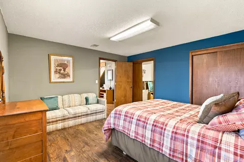 Bedroom - 500 Bluebird Ln, Shell Knob, MO 65747 photo 5 of 7