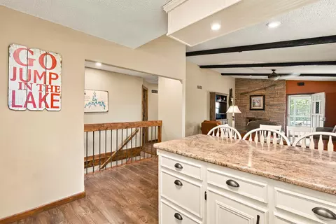 Entry Way - 500 Bluebird Ln, Shell Knob, MO 65747 photo 4 of 8