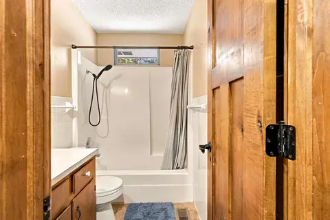 Bath - 500 Bluebird Ln, Shell Knob, MO 65747 photo 1 of 3