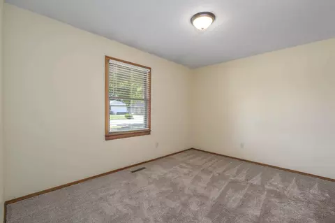 Bedroom - 1141 E Cambridge St, Springfield, MO 65807 photo 3 of 8