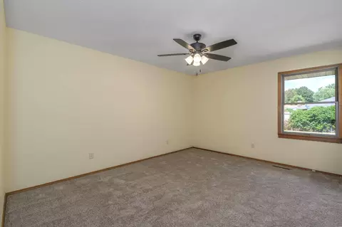 Bedroom - 1141 E Cambridge St, Springfield, MO 65807 photo 1 of 8