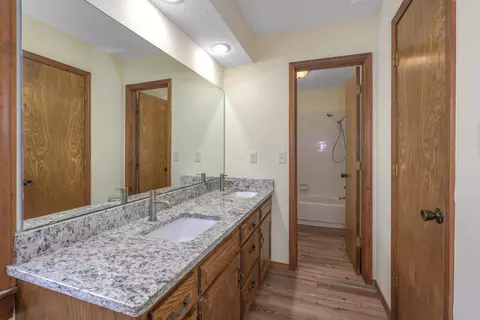 Bath - 1141 E Cambridge St, Springfield, MO 65807 photo 1 of 2