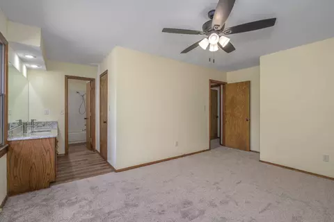 Bedroom - 1141 E Cambridge St, Springfield, MO 65807 photo 2 of 8