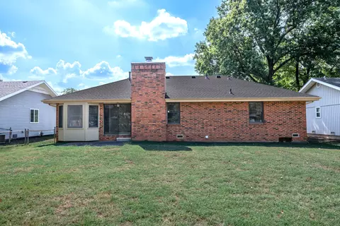 Exterior - 1141 E Cambridge St, Springfield, MO 65807 photo 6 of 8