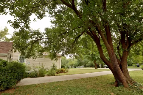Exterior - 648 S Peach Tree Ave, Springfield, MO 65802 photo 18 of 19