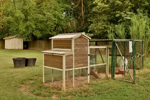 Exterior - 648 S Peach Tree Ave, Springfield, MO 65802 photo 6 of 19