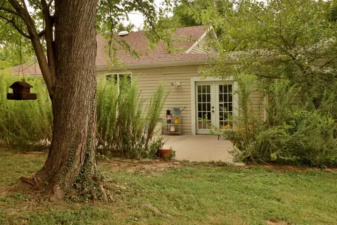 Exterior - 648 S Peach Tree Ave, Springfield, MO 65802 photo 4 of 19