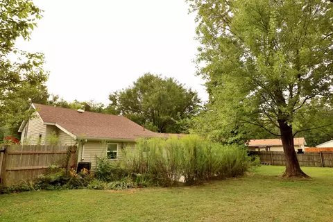Exterior - 648 S Peach Tree Ave, Springfield, MO 65802 photo 7 of 19