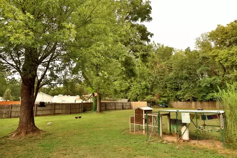 Exterior - 648 S Peach Tree Ave, Springfield, MO 65802 photo 17 of 19