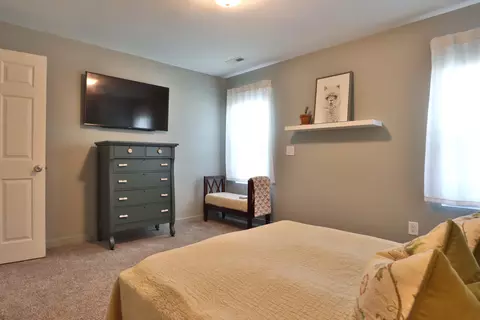 Bedroom - 648 S Peach Tree Ave, Springfield, MO 65802 photo 3 of 8