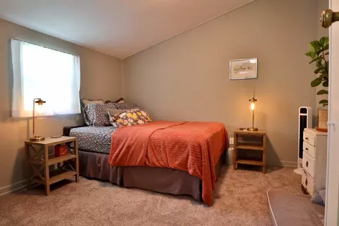 Bedroom - 648 S Peach Tree Ave, Springfield, MO 65802 photo 5 of 8