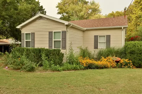 Exterior - 648 S Peach Tree Ave, Springfield, MO 65802 photo 8 of 19